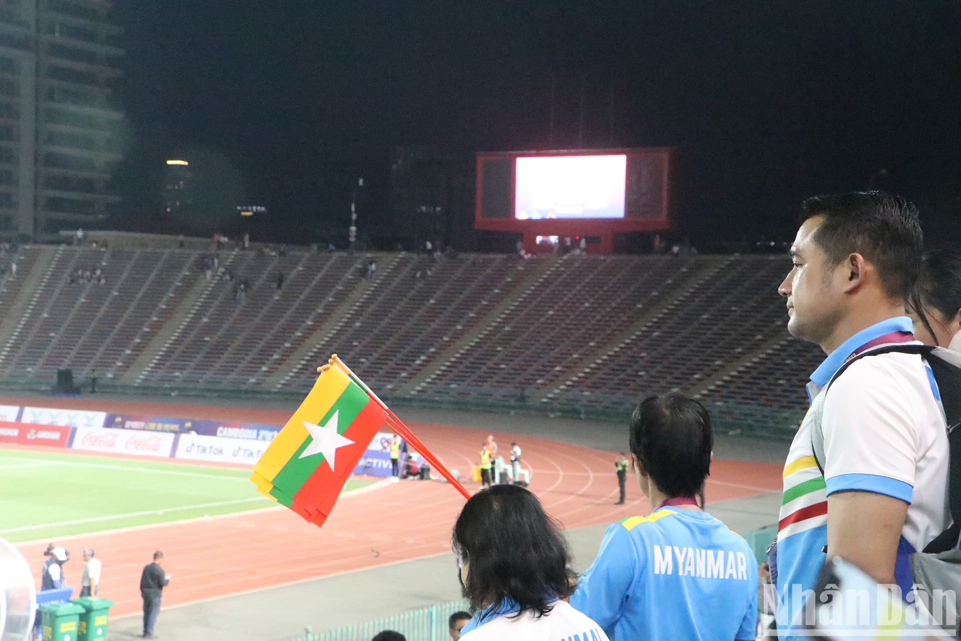 [Ảnh] Khoảnh khắc bóng đá nữ Việt Nam trên bục vinh quang SEA Games 32 ảnh 3