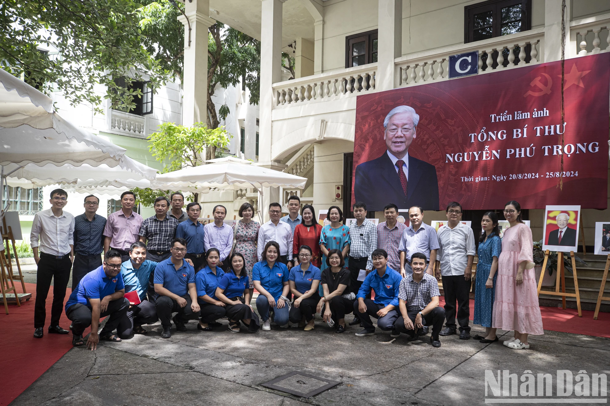 Người dân Thủ đô ấn tượng với Triển lãm ảnh "Tổng Bí thư Nguyễn Phú Trọng" ảnh 6