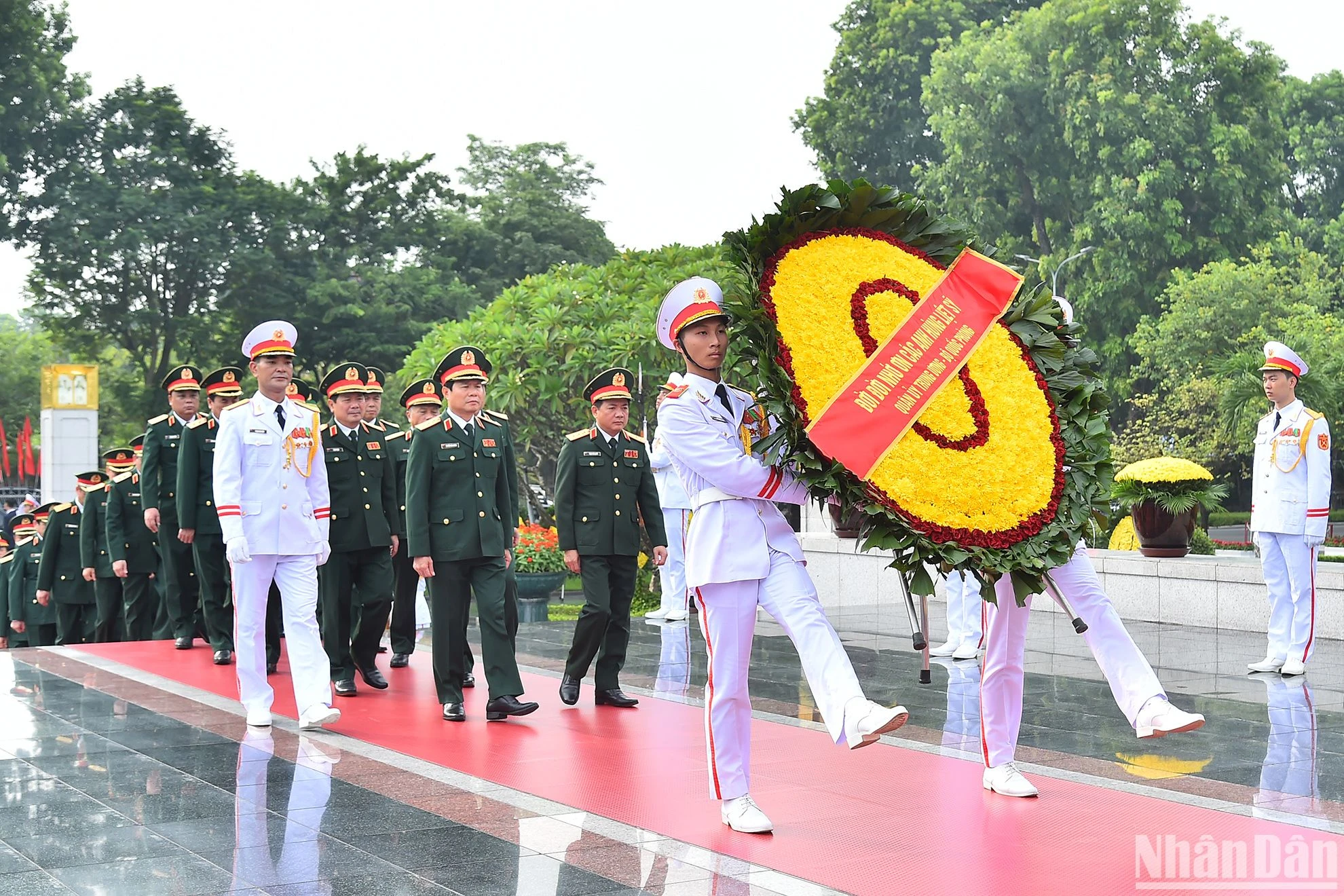 [Ảnh] Lãnh đạo Đảng, Nhà nước dâng hương tưởng niệm các Anh hùng liệt sĩ ảnh 4