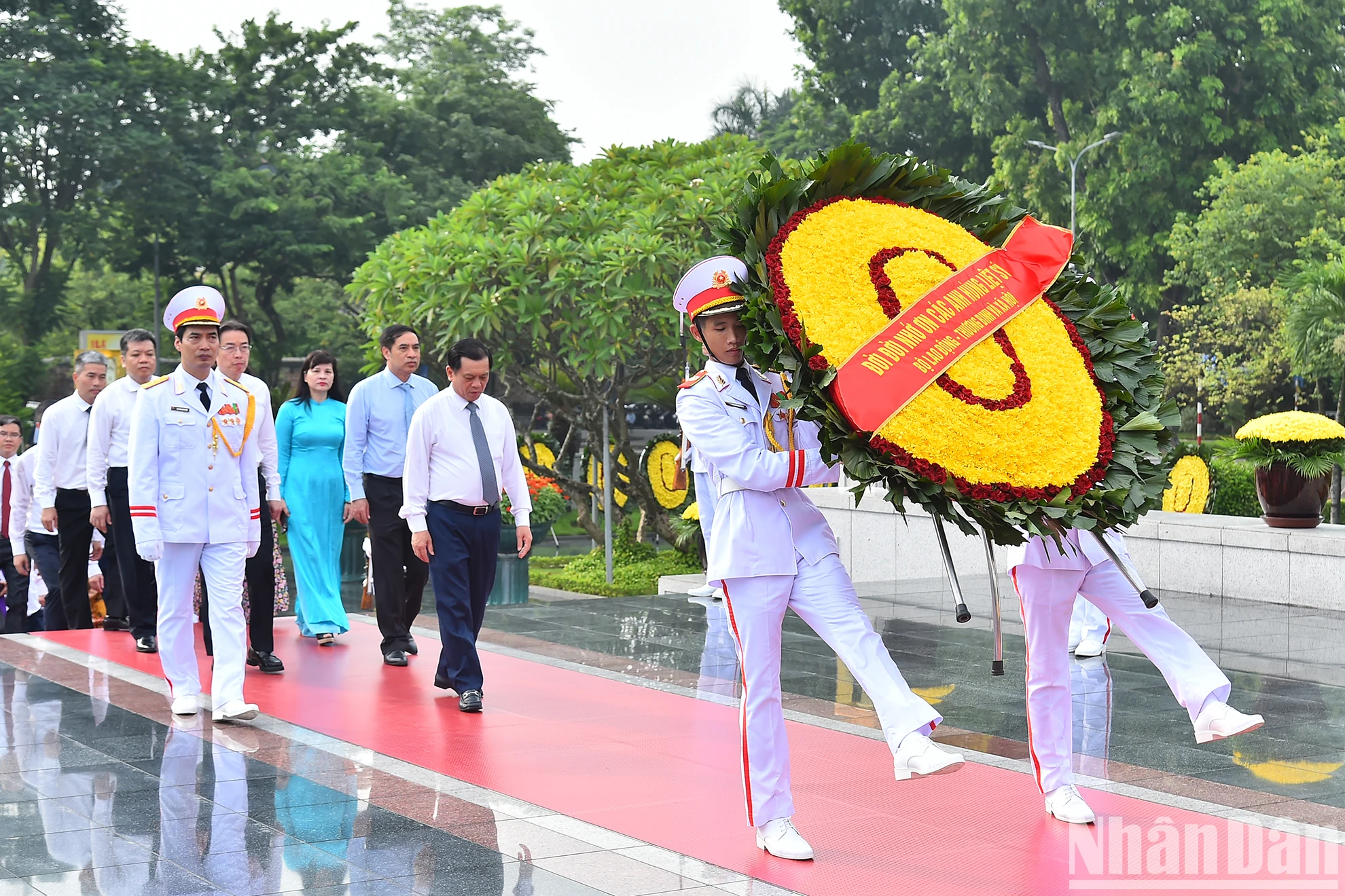 [Ảnh] Lãnh đạo Đảng, Nhà nước dâng hương tưởng niệm các Anh hùng liệt sĩ ảnh 10