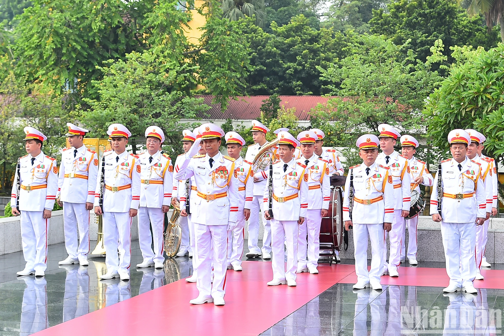 [Ảnh] Lãnh đạo Đảng, Nhà nước dâng hương tưởng niệm các Anh hùng liệt sĩ ảnh 12