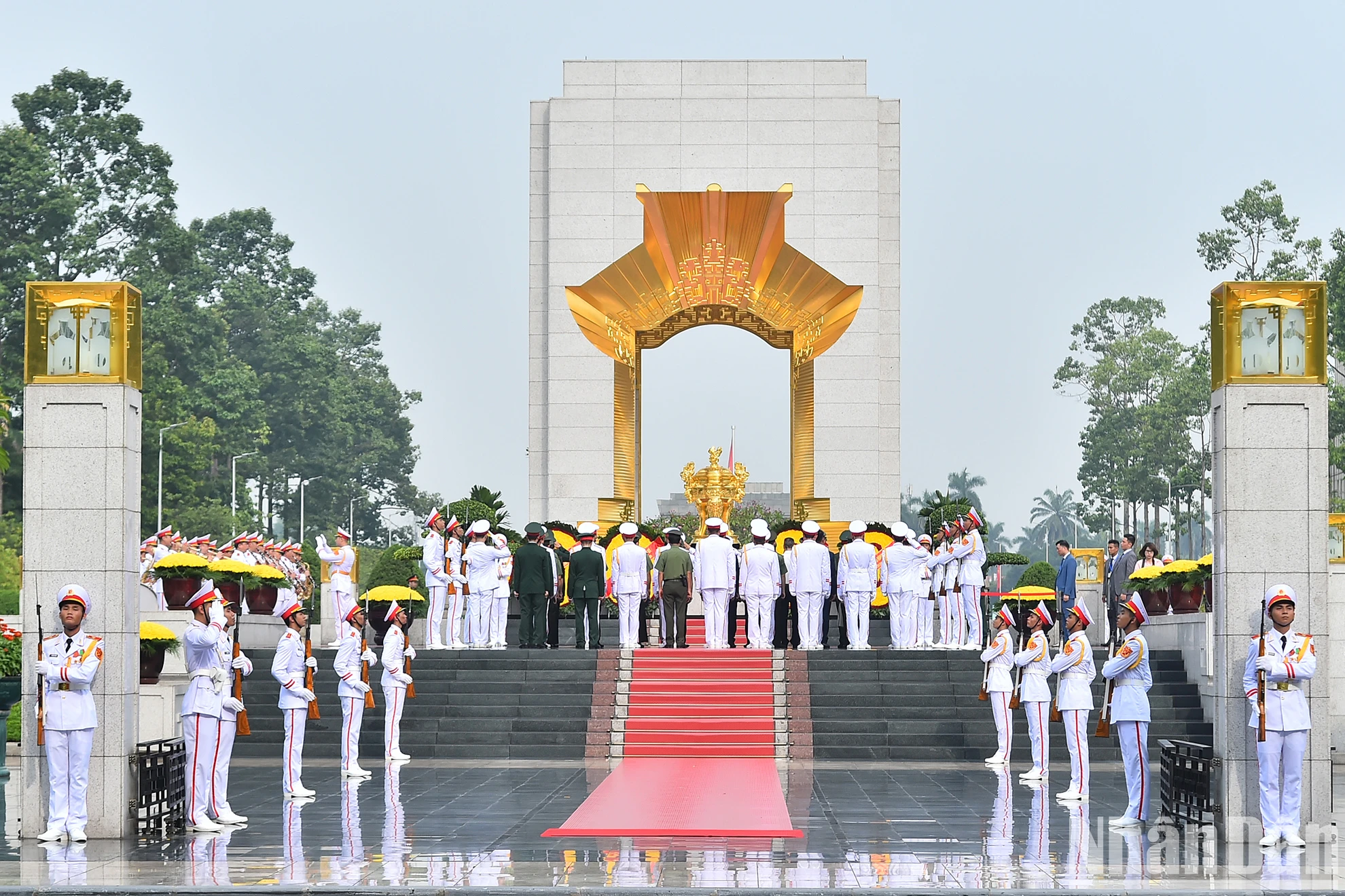 [Ảnh] Lãnh đạo Đảng, Nhà nước dâng hương tưởng niệm các Anh hùng liệt sĩ ảnh 14