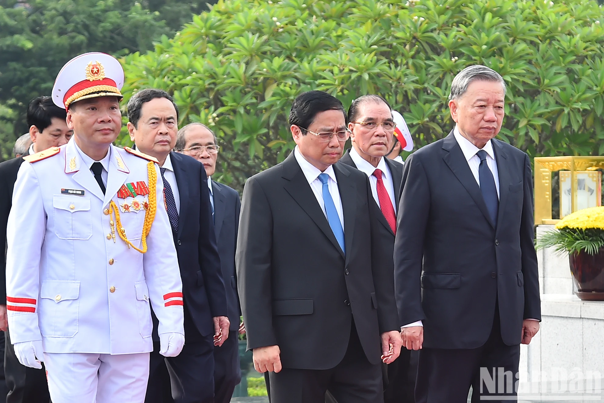 [Ảnh] Lãnh đạo Đảng, Nhà nước dâng hương tưởng niệm các Anh hùng liệt sĩ ảnh 1