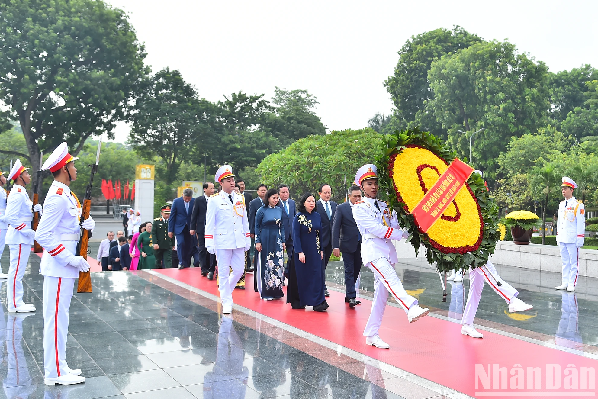 [Ảnh] Lãnh đạo Đảng, Nhà nước dâng hương tưởng niệm các Anh hùng liệt sĩ ảnh 8