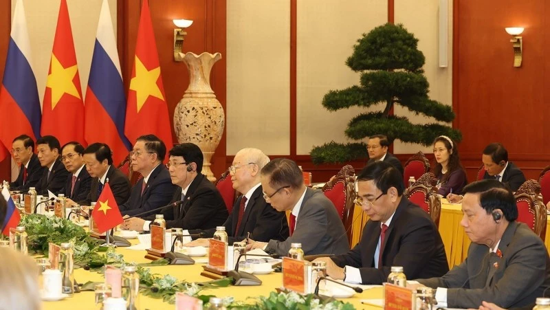 Tổng Bí thư Nguyễn Phú Trọng hội đàm với Tổng thống Vladimir Putin- Ảnh 1.