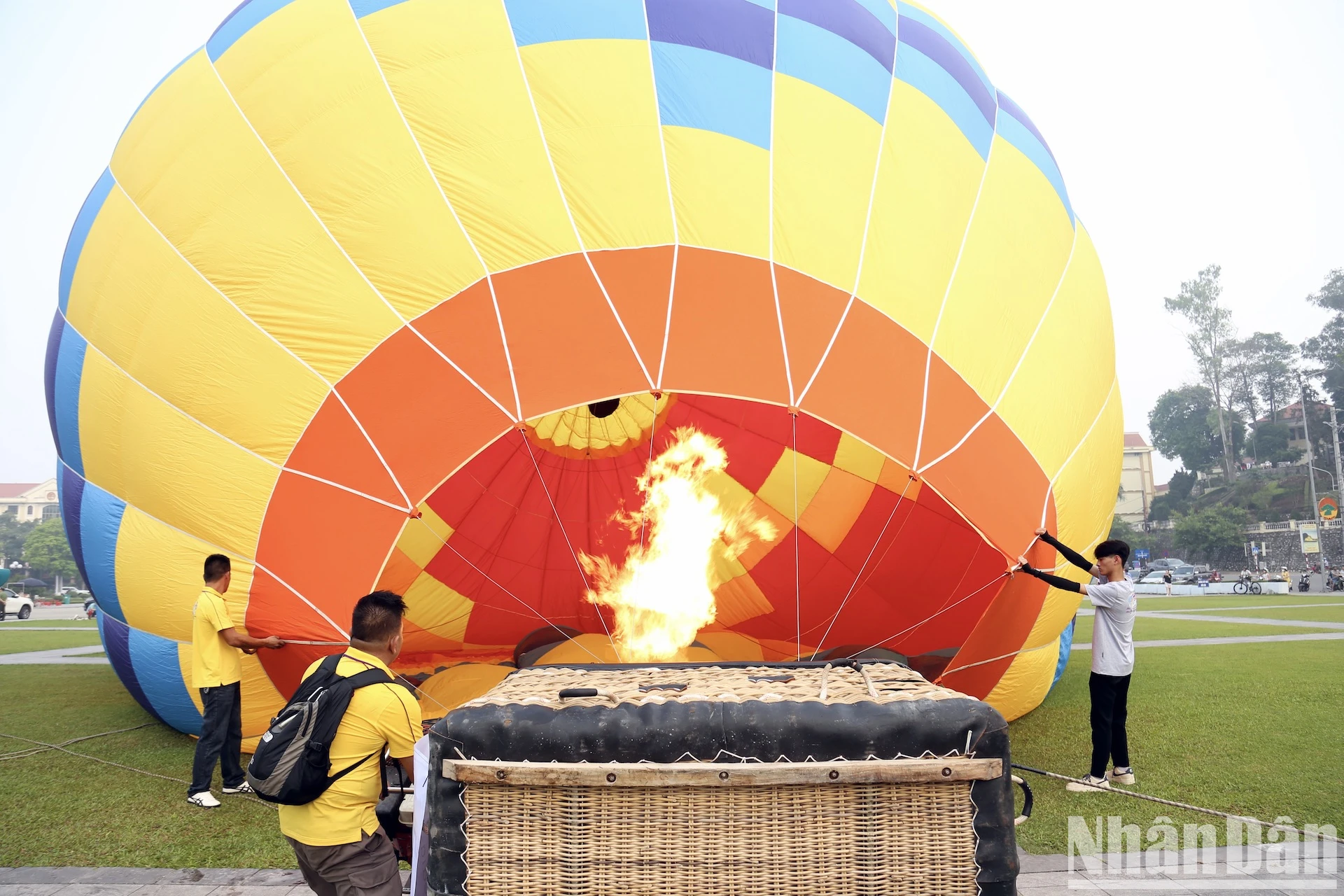 [Photo] Visit Vietnam's largest international hot air balloon festival photo 7