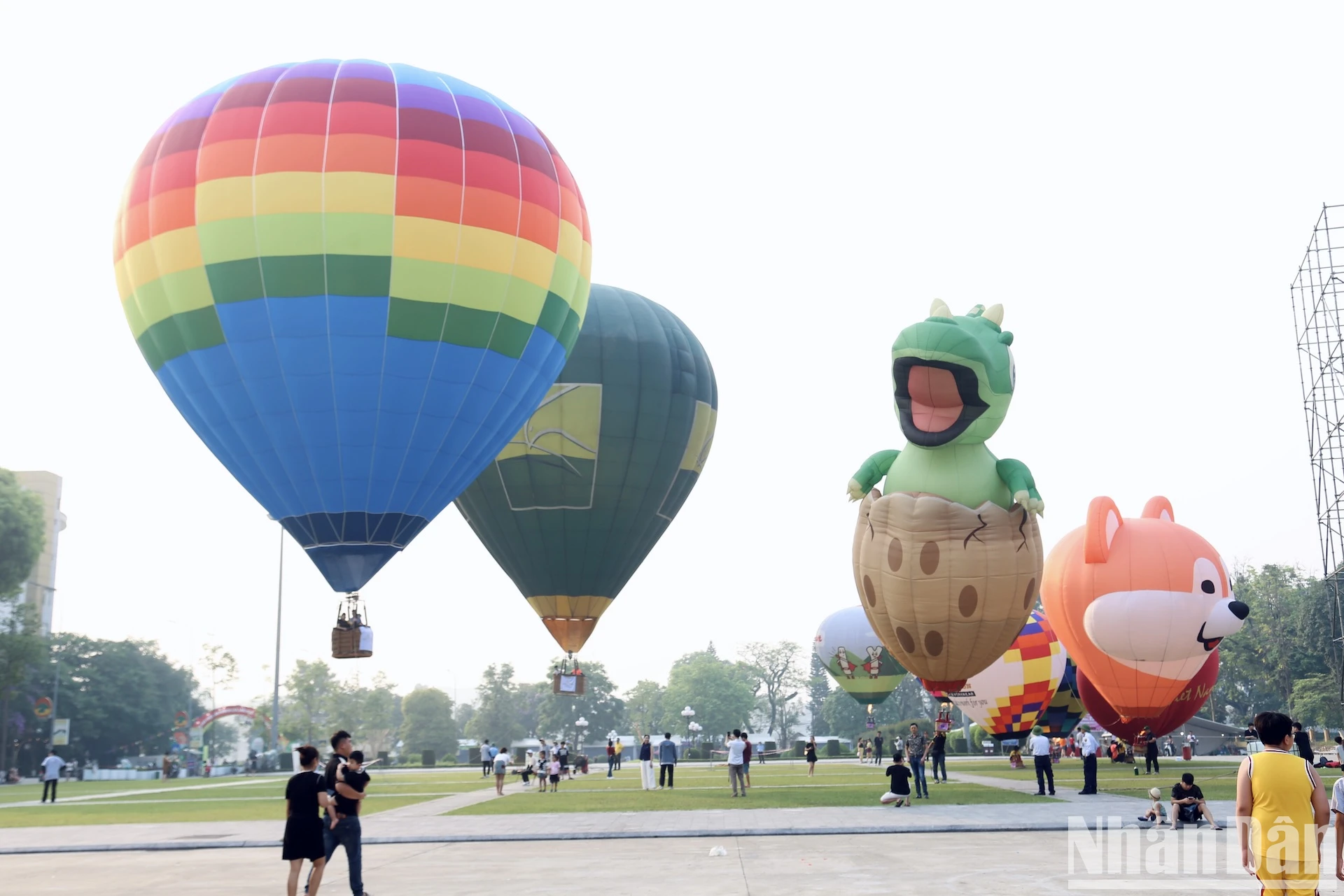 [Фото] Посетите крупнейший во Вьетнаме международный фестиваль воздушных шаров. Фото 9.