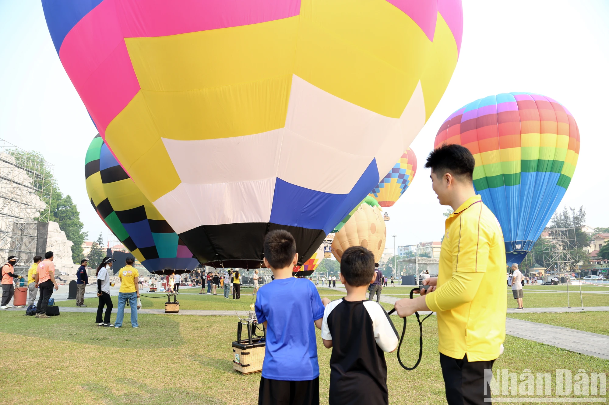 [Foto] Besuchen Sie Vietnams größtes internationales Heißluftballonfestival, Foto 4
