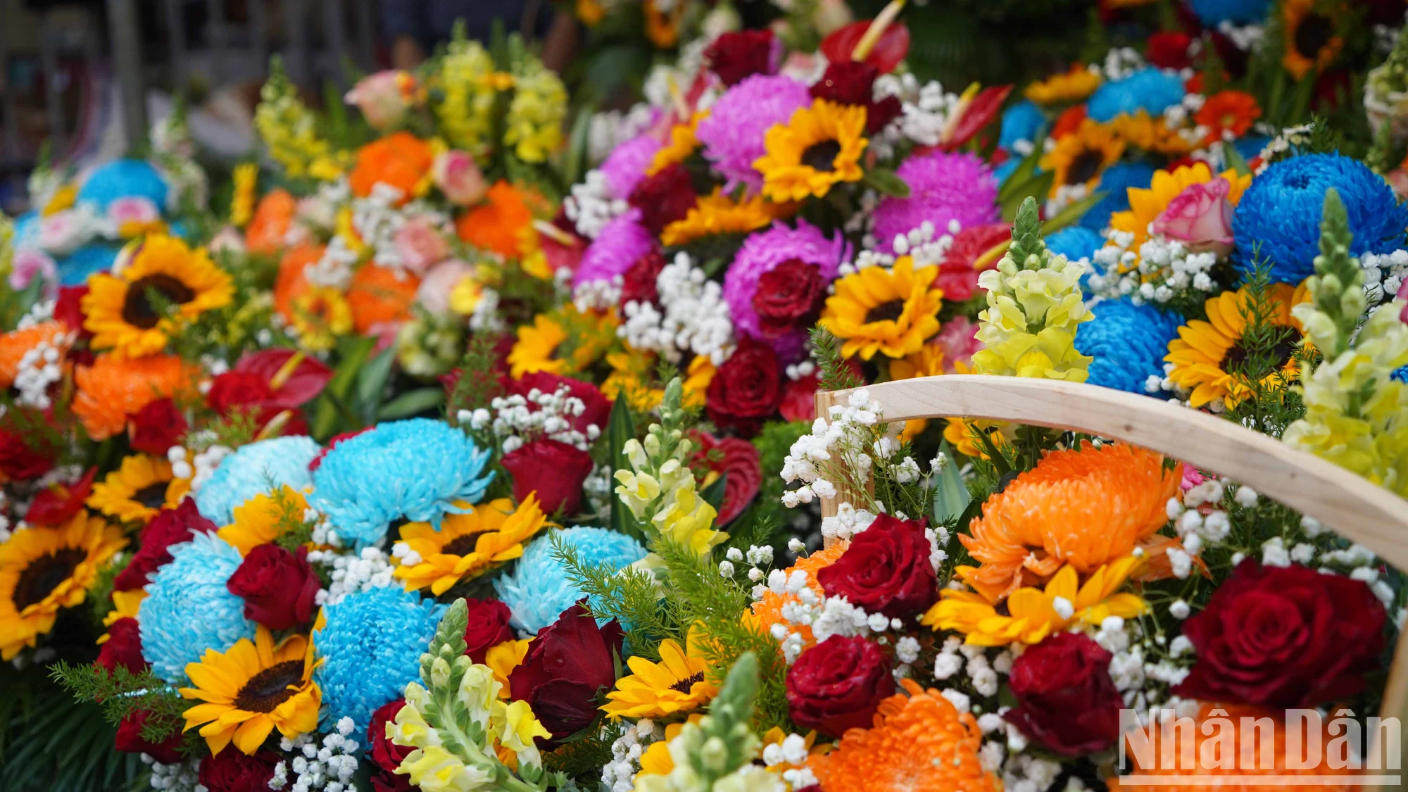 View - [Ảnh] Chợ hoa lớn nhất Thành phố Hồ Chí Minh nhộn nhịp trước ngày 8/3
