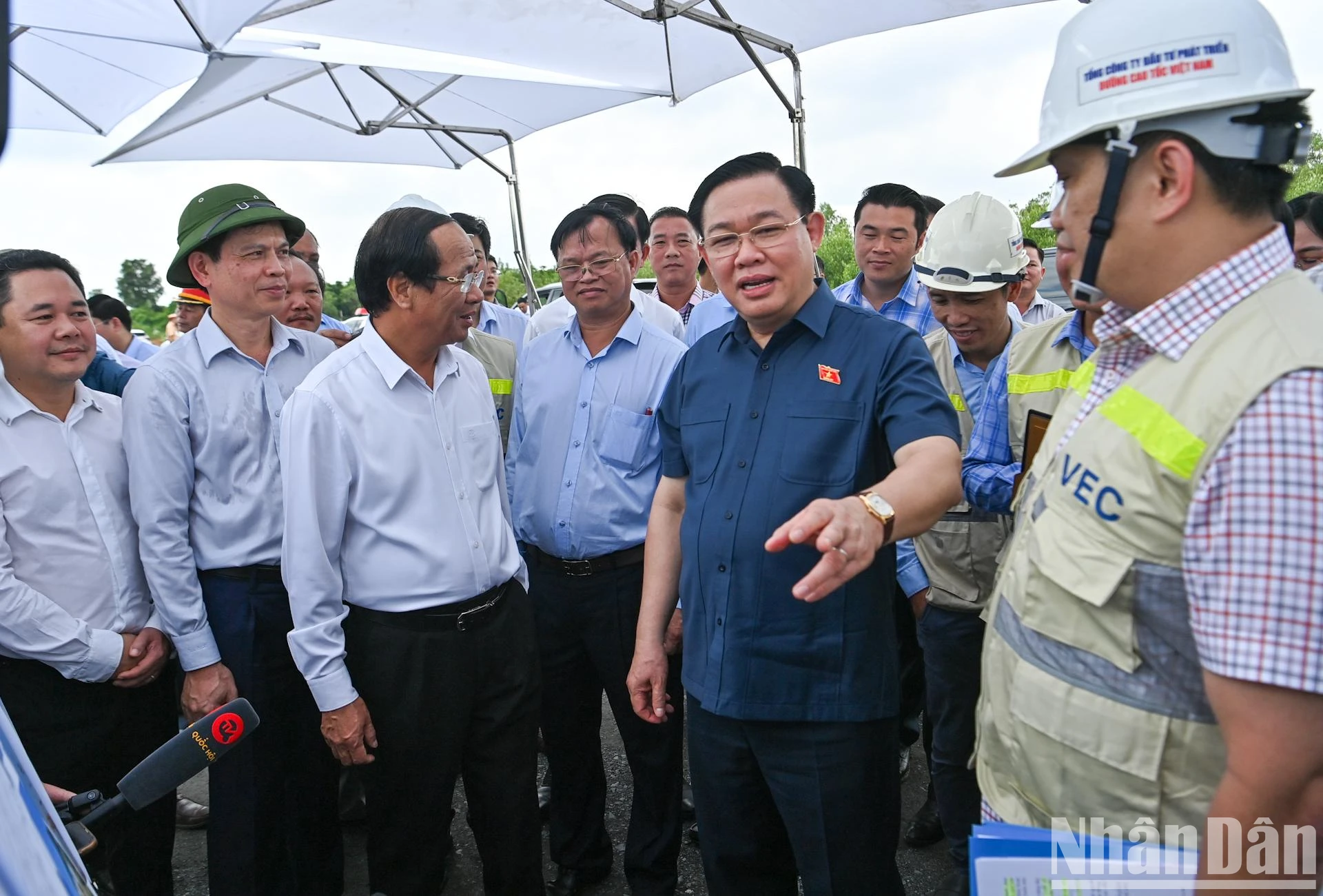 [Ảnh] Chủ tịch Quốc hội Vương Đình Huệ giám sát thực hiện các dự án giao thông trọng điểm quốc gia ảnh 2