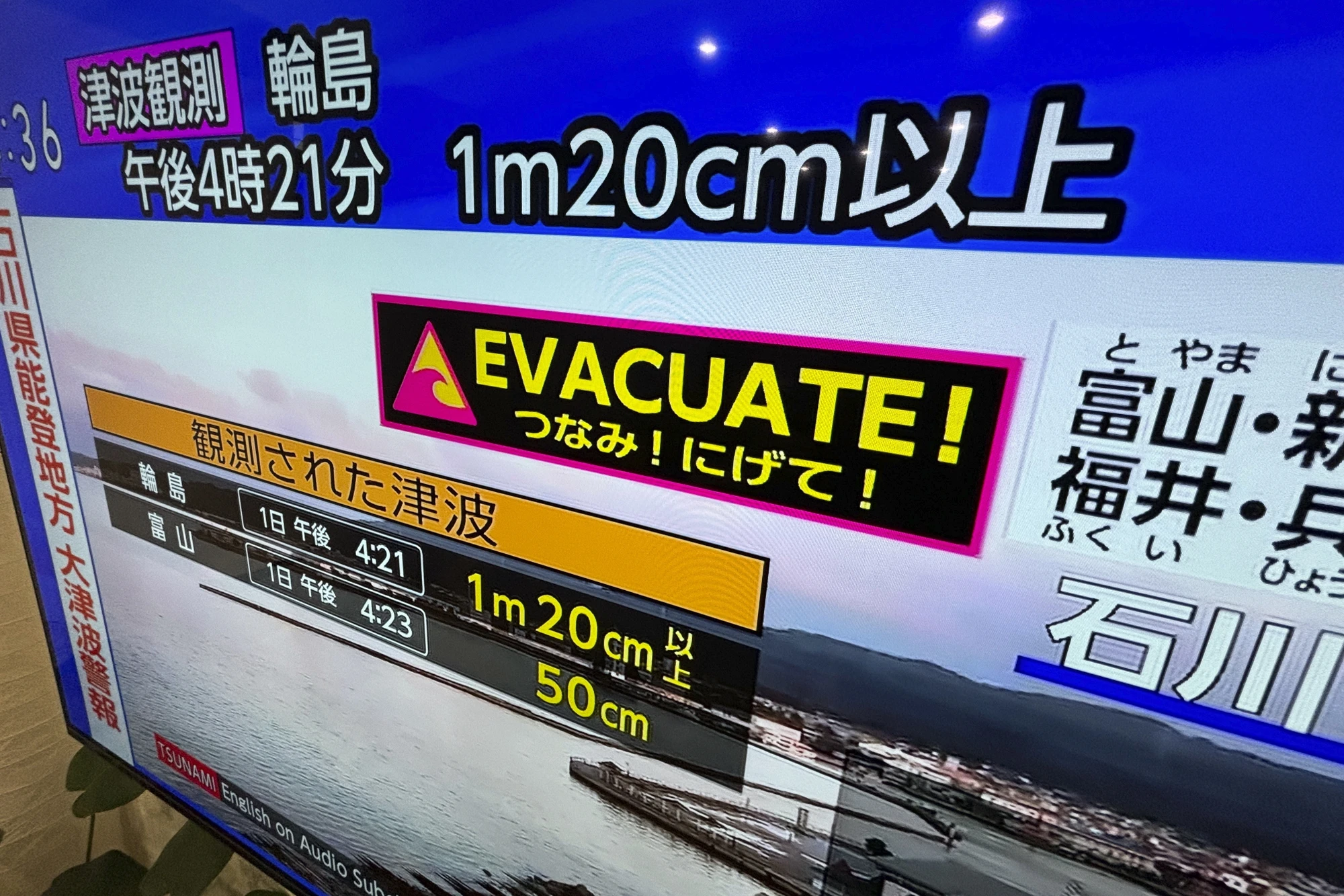 [Ảnh] Người dân Nhật Bản sơ tán sau cảnh báo sóng thần diện rộng ảnh 5