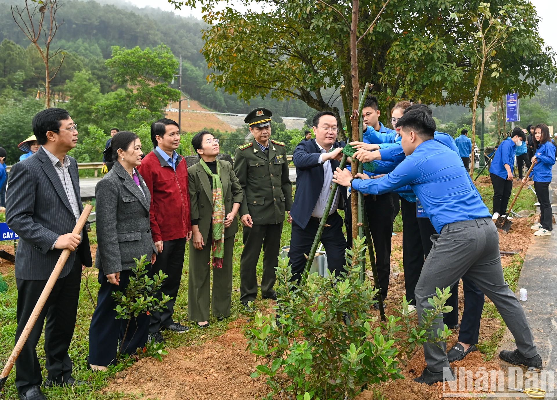 [Ảnh] Chủ tịch Quốc hội Vương Đình Huệ dự Lễ khởi động Tháng Thanh niên năm 2024 và Tết trồng cây Xuân Giáp Thìn ảnh 8