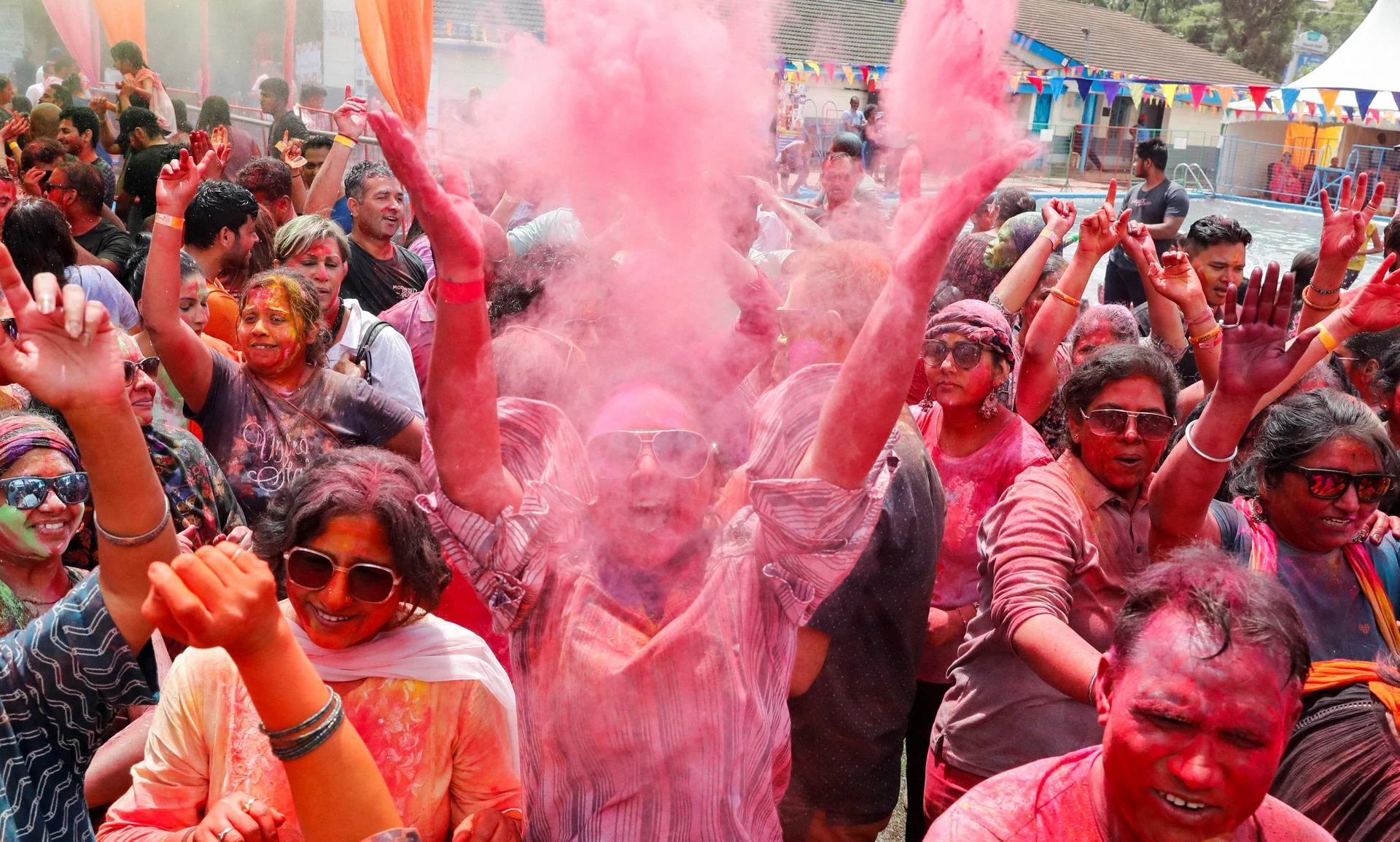 [Ảnh] Lễ hội Holi rực rỡ sắc màu của người Hindu ảnh 8