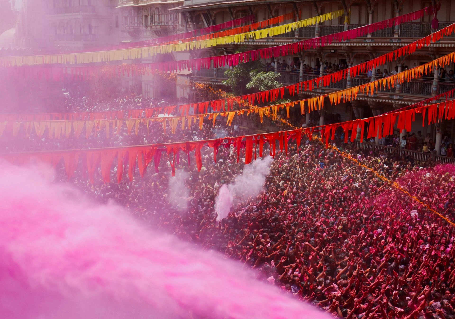 [Ảnh] Lễ hội Holi rực rỡ sắc màu của người Hindu ảnh 10