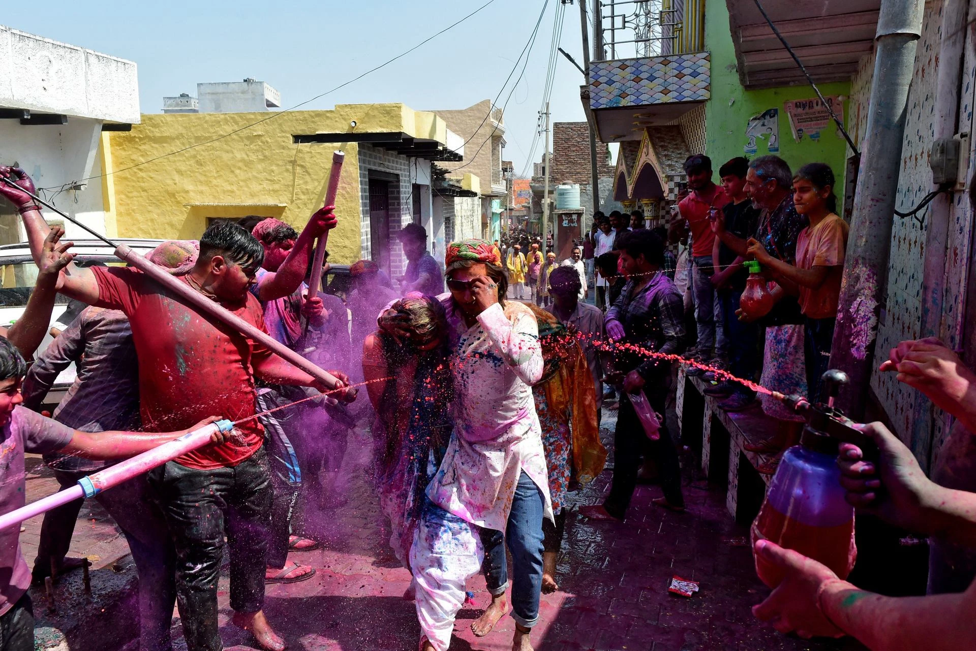 [Ảnh] Lễ hội Holi rực rỡ sắc màu của người Hindu ảnh 7