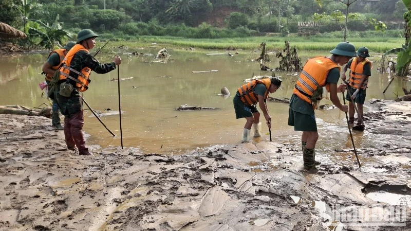 Hiệu trưởng Nguyễn Xuân Khang: Nhận nuôi trẻ em mồ côi ở Làng Nủ là một hành trình lâu dài ảnh 2