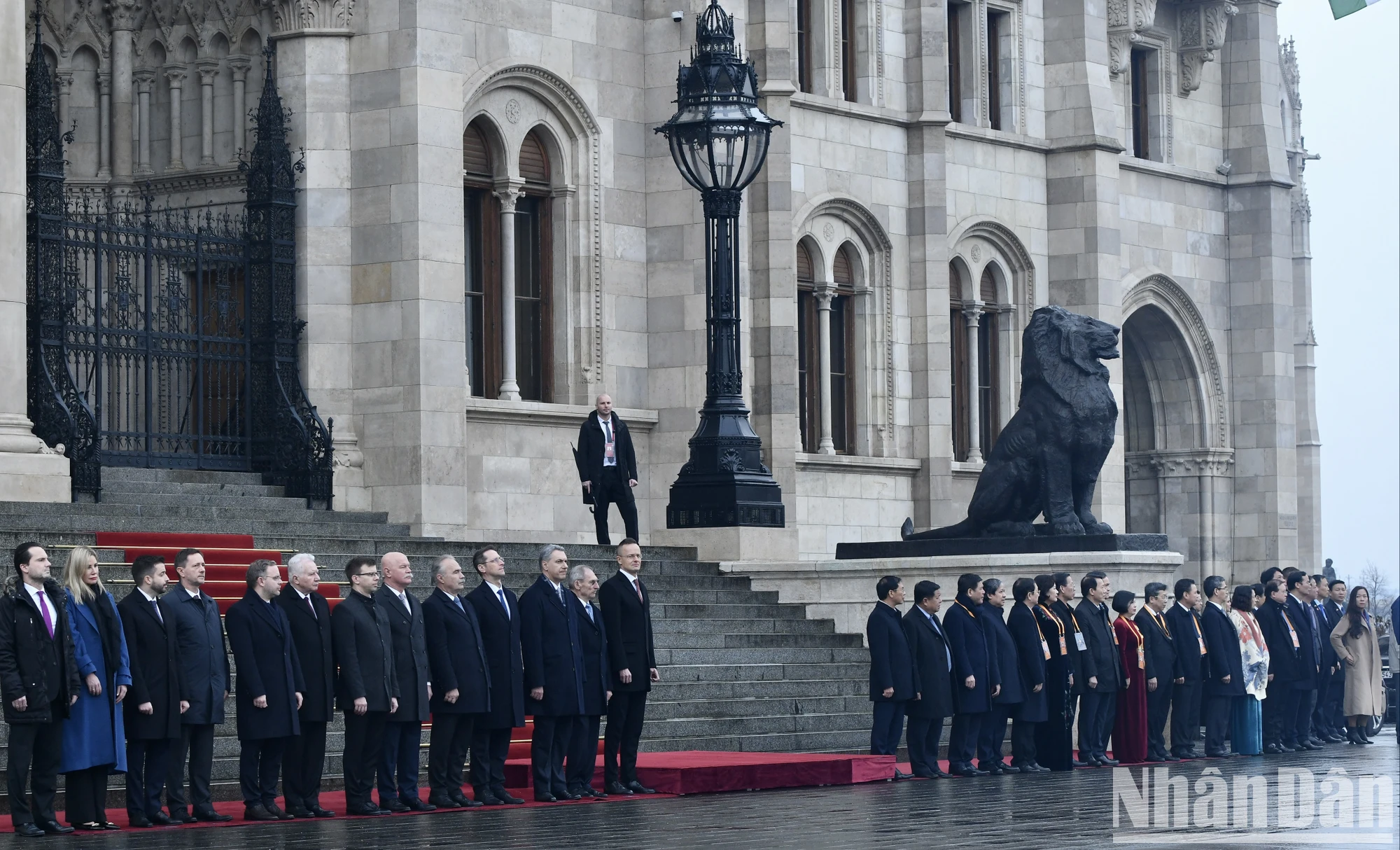 [Ảnh] Lễ đón Thủ tướng Phạm Minh Chính thăm chính thức Hungary ảnh 5