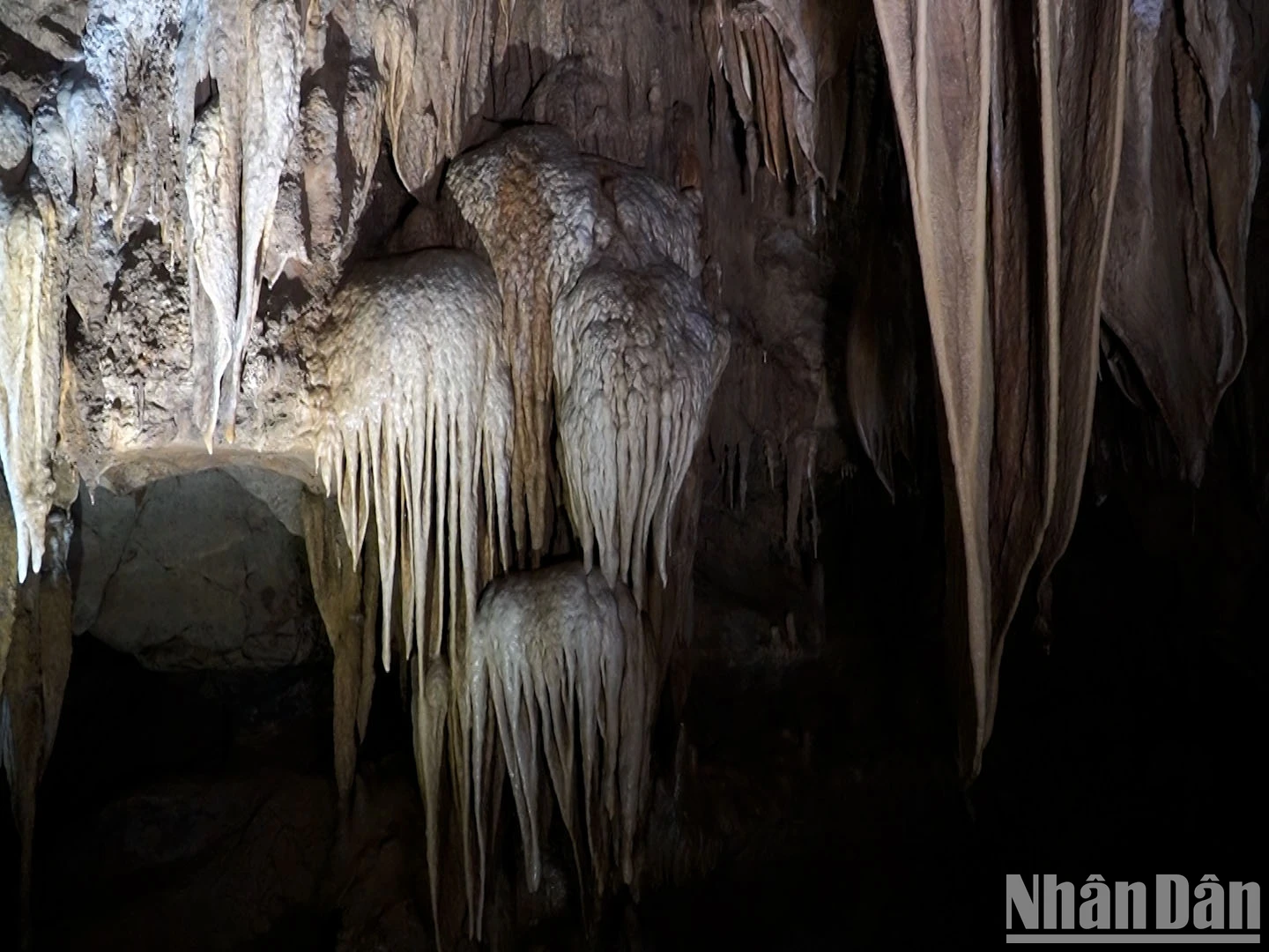 Phát hiện hang động Vân Tiên đẹp mê hồn ở miền núi Quảng Trị ảnh 4
