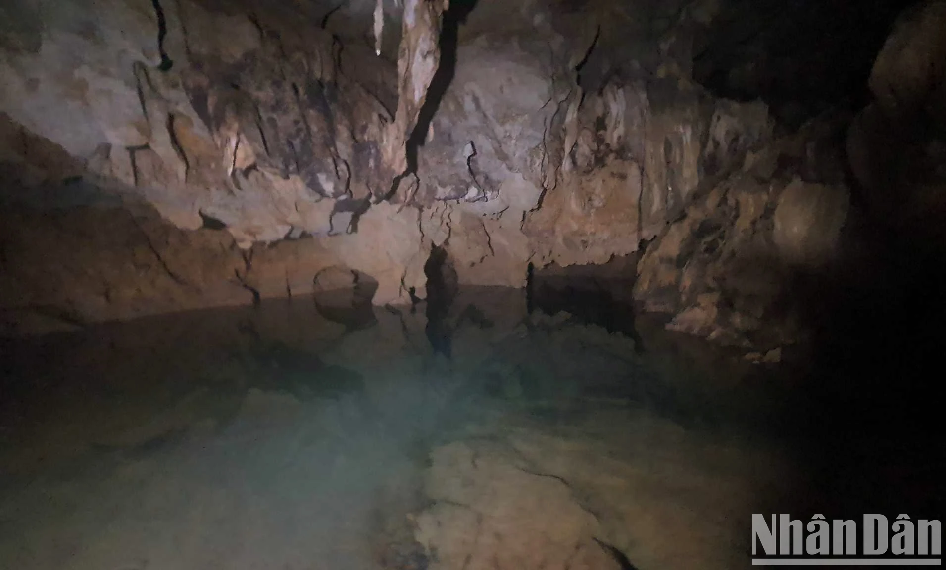 Phát hiện hang động Vân Tiên đẹp mê hồn ở miền núi Quảng Trị ảnh 5