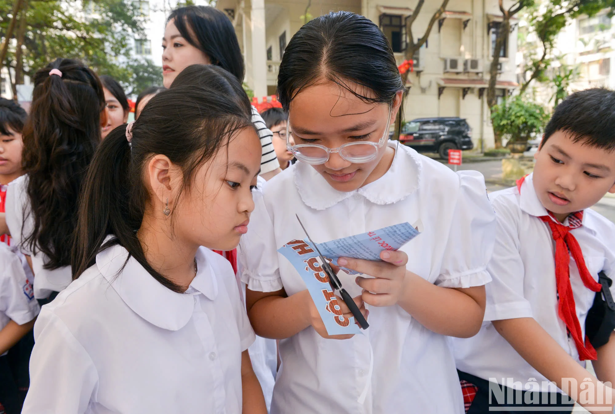 [Ảnh] Hàng nghìn người tham quan Triển lãm tương tác Cột cờ Hà Nội ảnh 4