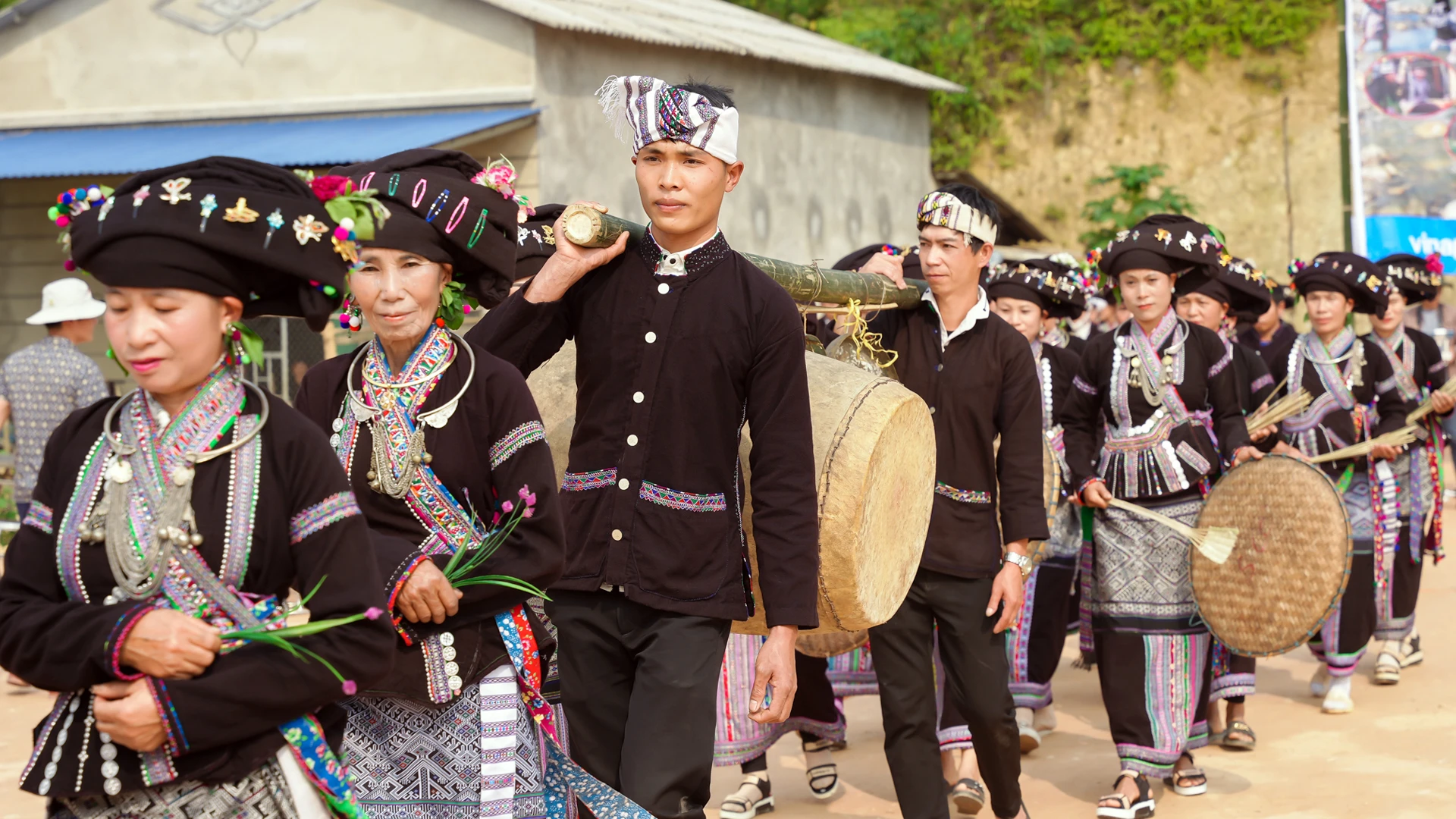 [Ảnh] Bun Vốc Nặm-Lễ hội té nước của người Lào ở Lai Châu ảnh 1