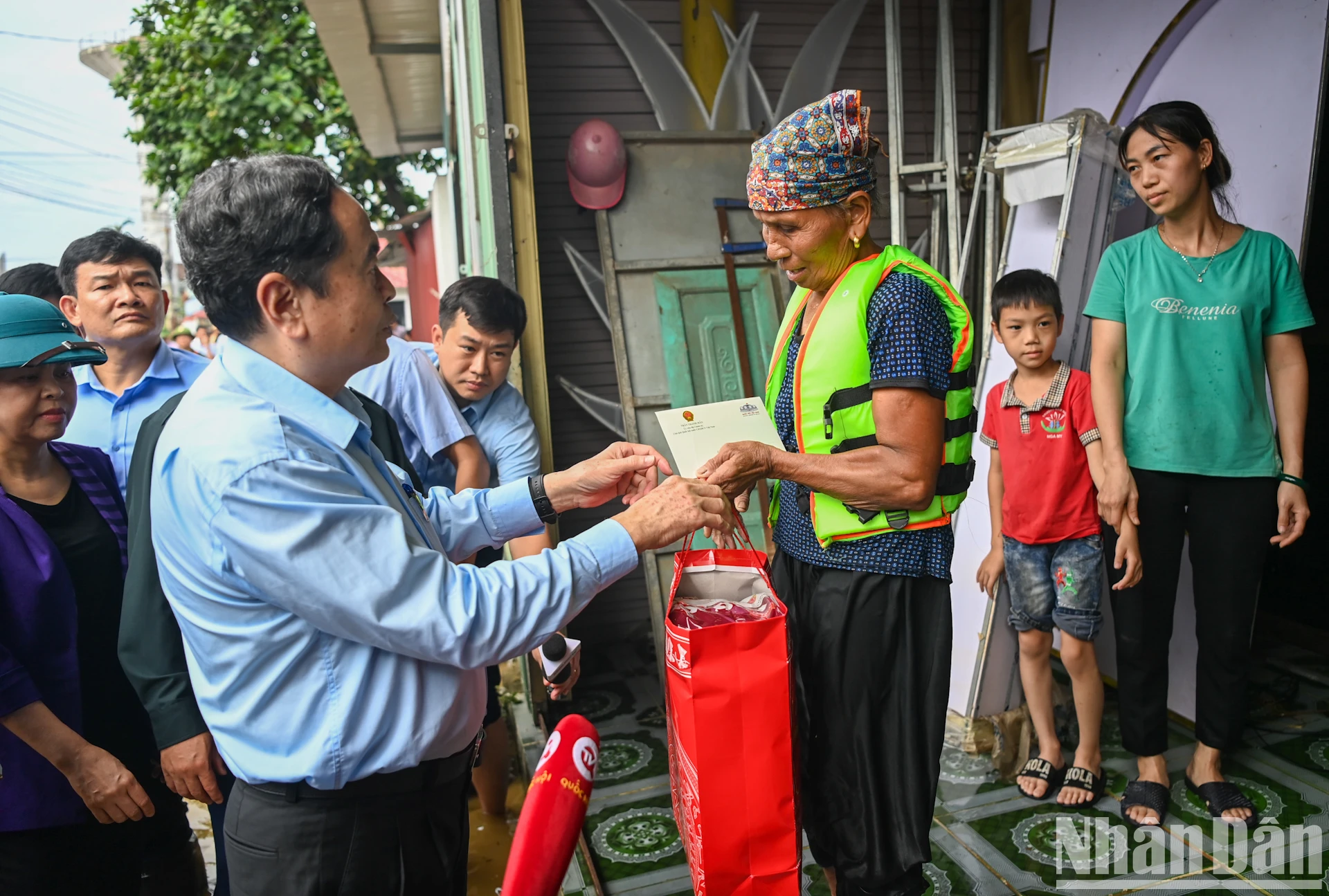 [Ảnh] Chủ tịch Quốc hội Trần Thanh Mẫn kiểm tra công tác khắc phục hậu quả bão số 3 tại tỉnh Thái Nguyên ảnh 4