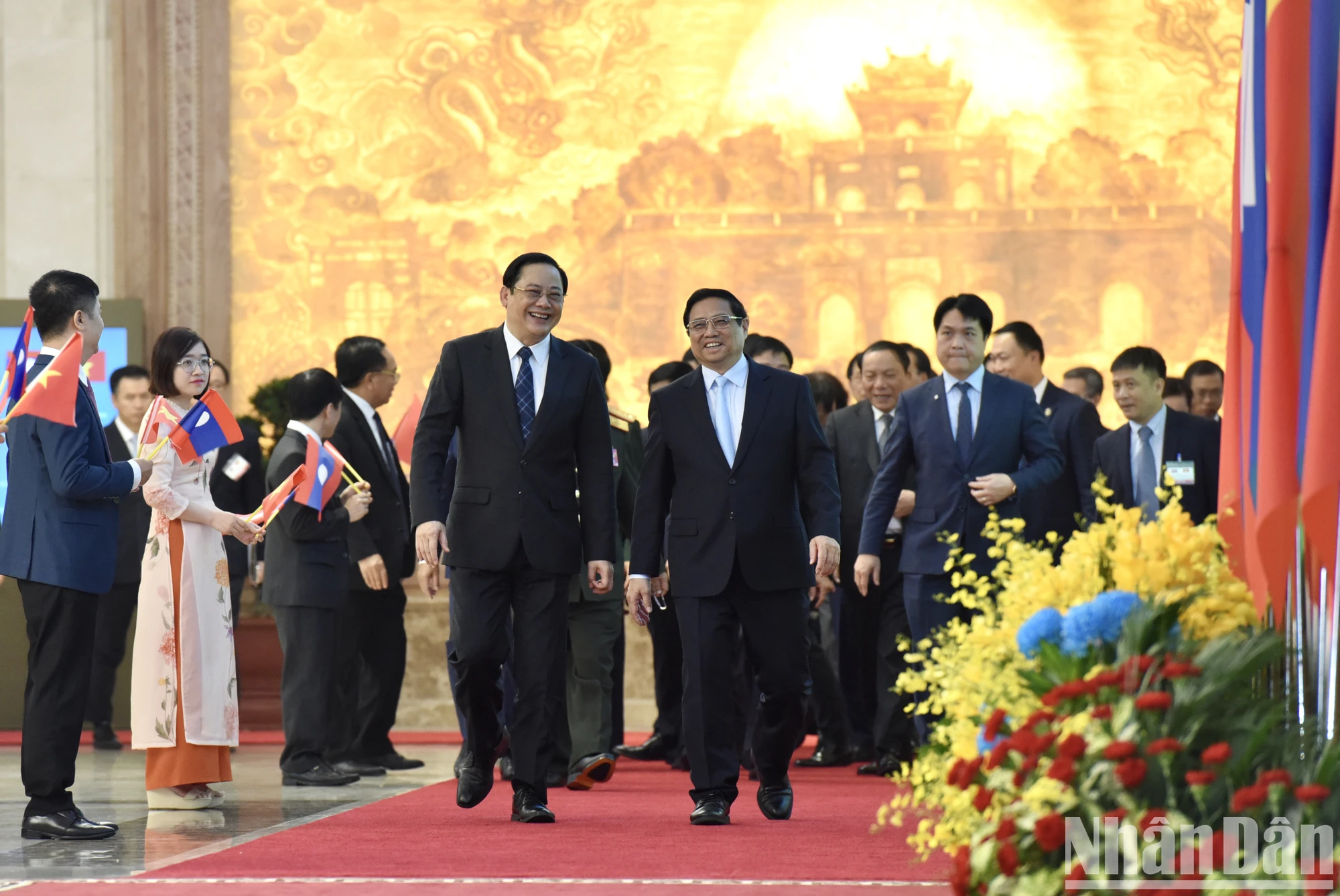 [Ảnh] Thủ tướng Phạm Minh Chính và Thủ tướng nước Cộng hòa Dân chủ Nhân dân Lào Sonexay Siphandone chứng kiến Lễ trao văn kiện hợp tác ảnh 1