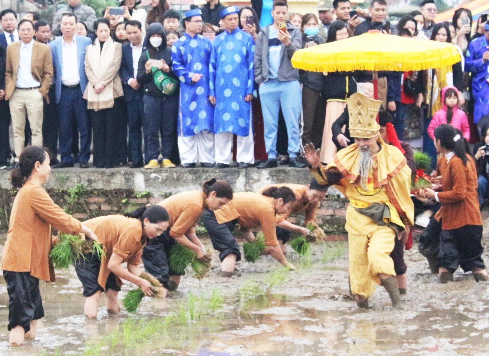 [Ảnh] Đặc sắc Lễ hội Vua Hùng dạy dân cấy lúa ảnh 7