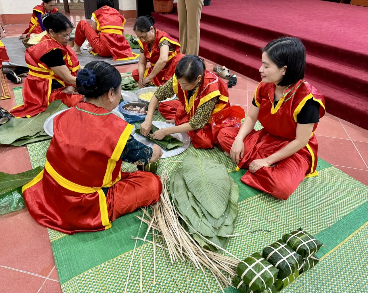 [Ảnh] Đặc sắc Lễ hội Vua Hùng dạy dân cấy lúa ảnh 9