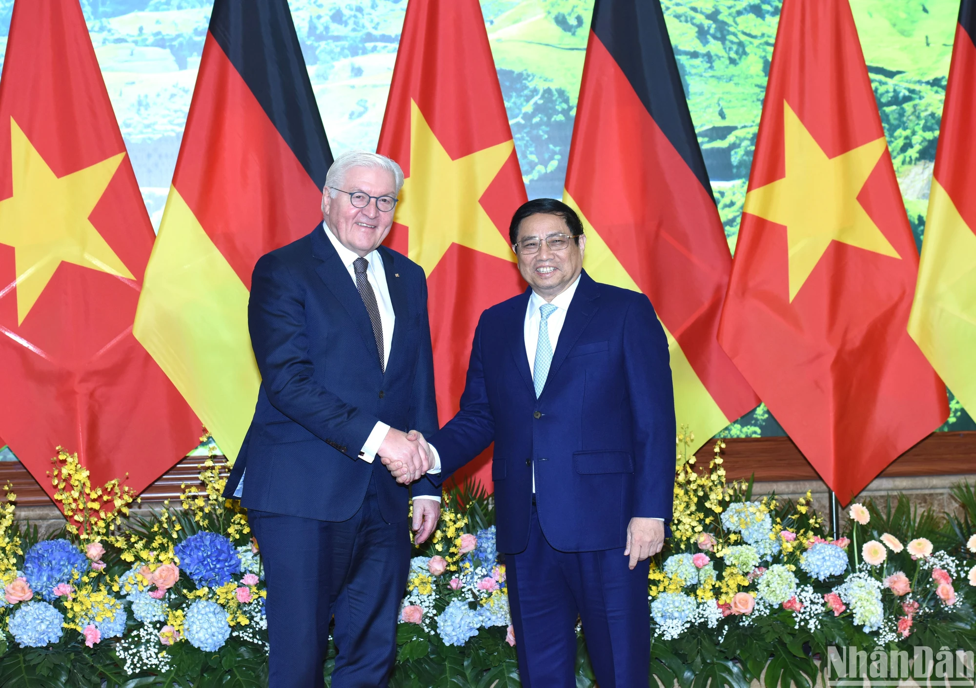 [Ảnh] Thủ tướng Phạm Minh Chính đón và hội kiến Tổng thống Cộng hòa Liên bang Đức Frank-Walter Steinmeier ảnh 1