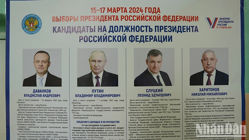 Người dân Nga đi bầu tổng thống ảnh 1
