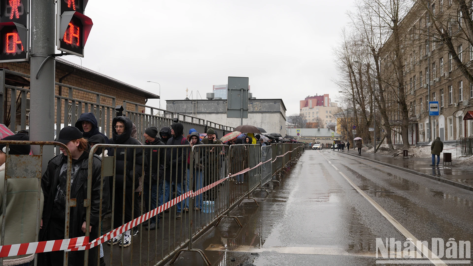 Người dân Moskva dầm mưa rét hiến máu cứu các nạn nhân vụ khủng bố ảnh 1
