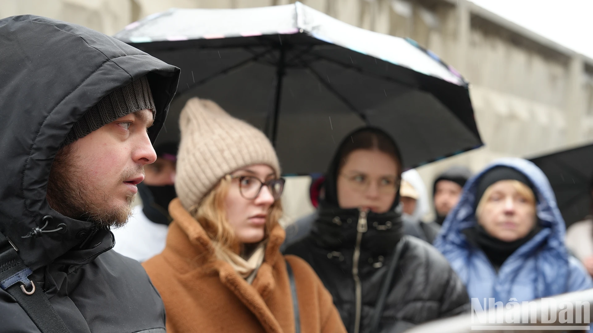 Người dân Moskva dầm mưa rét hiến máu cứu các nạn nhân vụ khủng bố ảnh 9