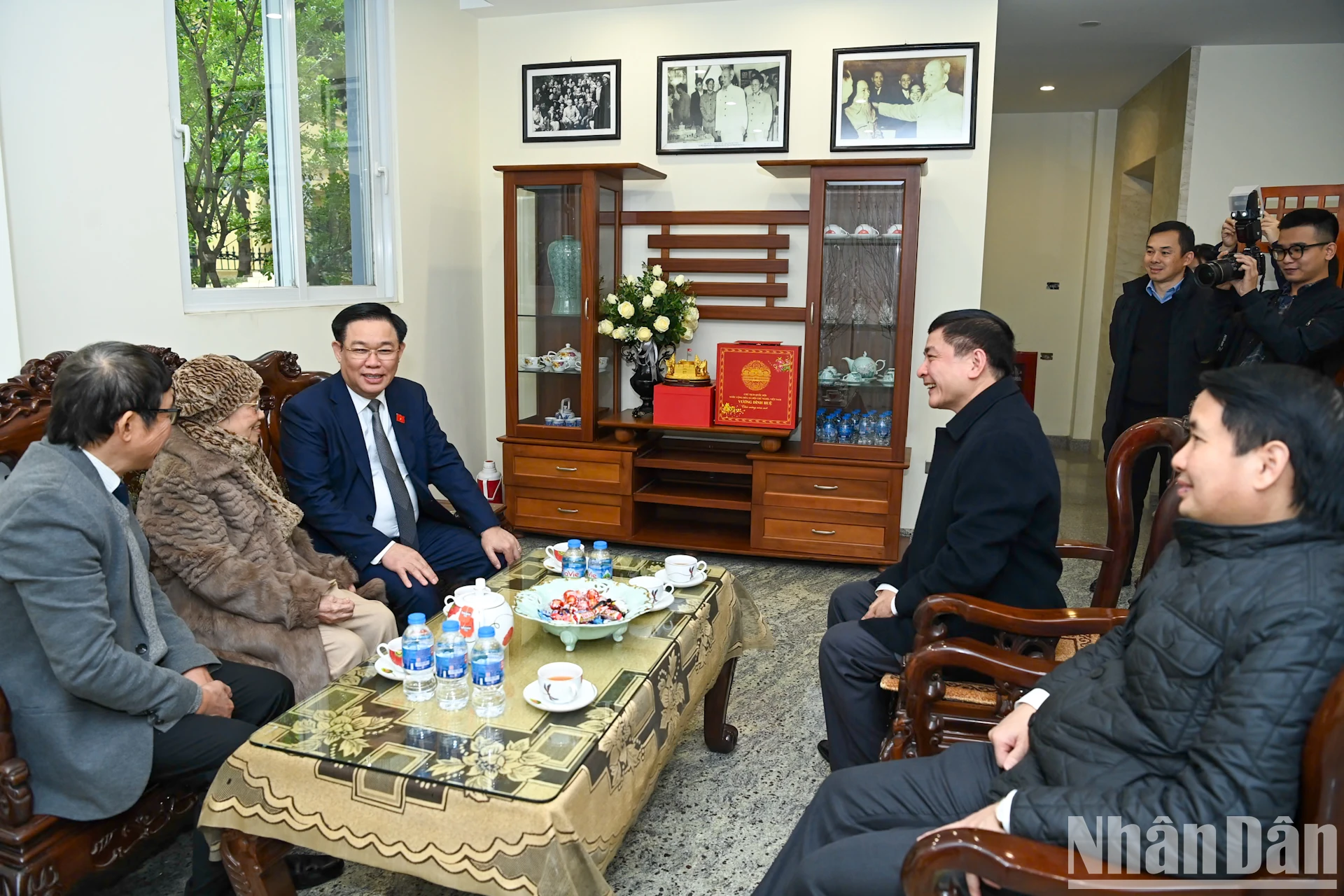 View - [Ảnh] Chủ tịch Quốc hội Vương Đình Huệ thăm, chúc Tết gia đình các nguyên Chủ tịch Quốc hội