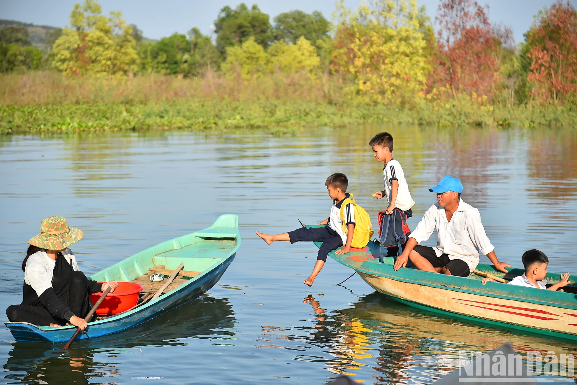 View - Người gieo chữ nơi làng bè