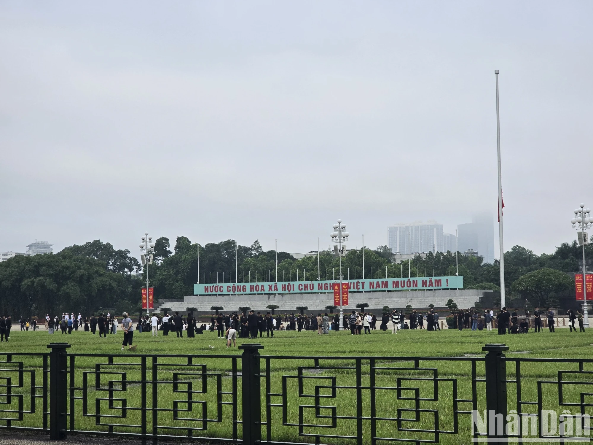 [Ảnh] Lễ thượng cờ theo nghi thức Quốc tang ở Quảng trường Ba Đình ảnh 11