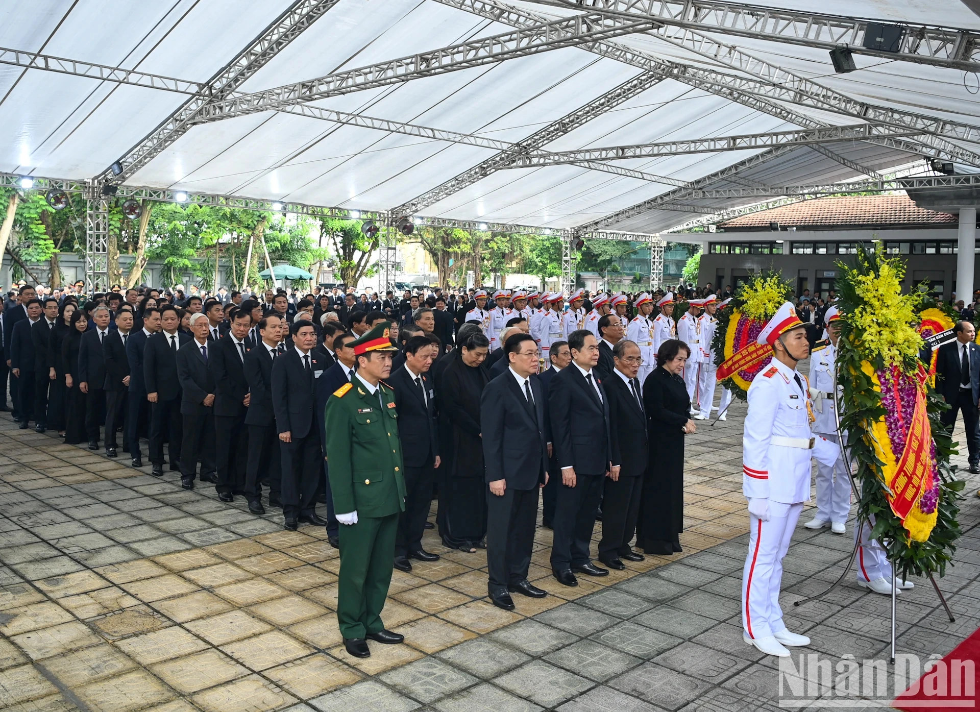 [Ảnh] Lãnh đạo Đảng, Nhà nước và Mặt trận Tổ quốc viếng Tổng Bí thư Nguyễn Phú Trọng ảnh 11