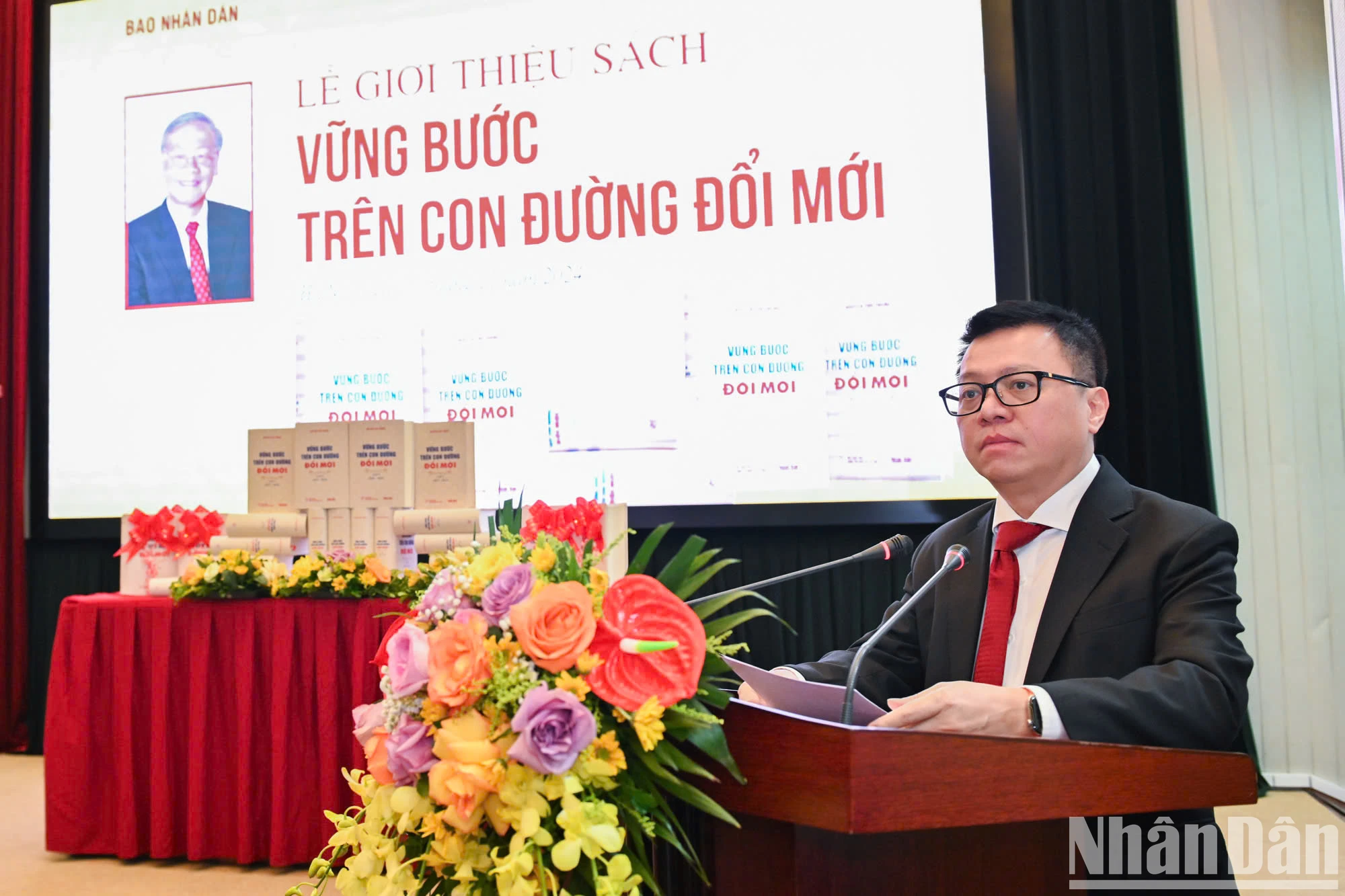 Bộ sách “Vững bước trên con đường đổi mới” - bước phát triển tư duy lý luận của Đảng trên hành trình đổi mới và hội nhập quốc tế ảnh 2