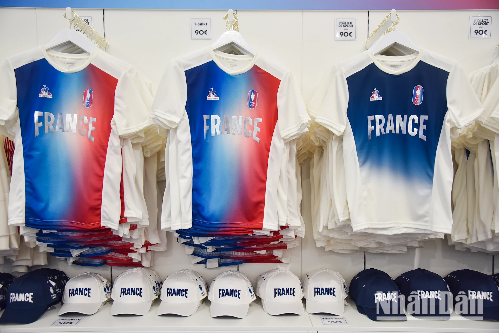 Những sắc màu ấn tượng của quà lưu niệm Thế vận hội Olympic Paris ảnh 5
