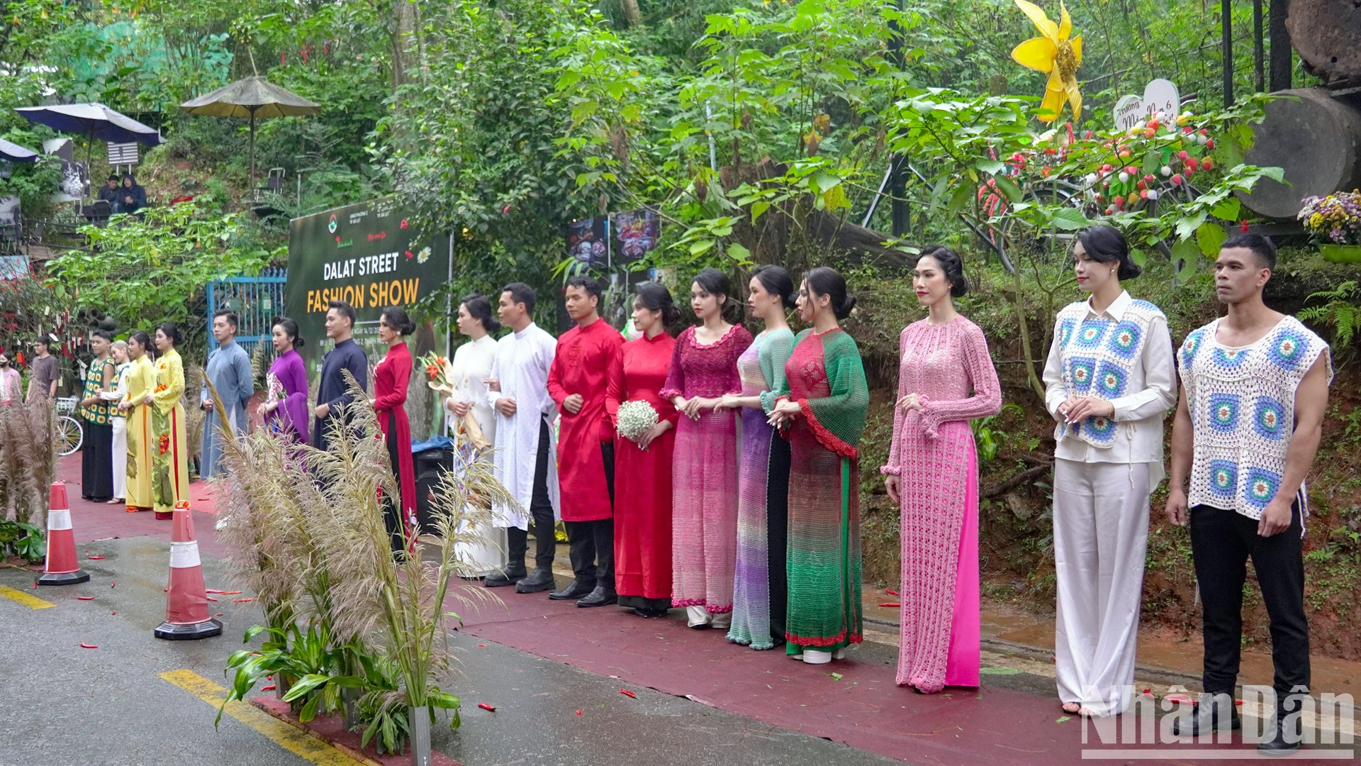 “Đan áo mùa xuân” trong tiết trời se lạnh Đà Lạt ảnh 21