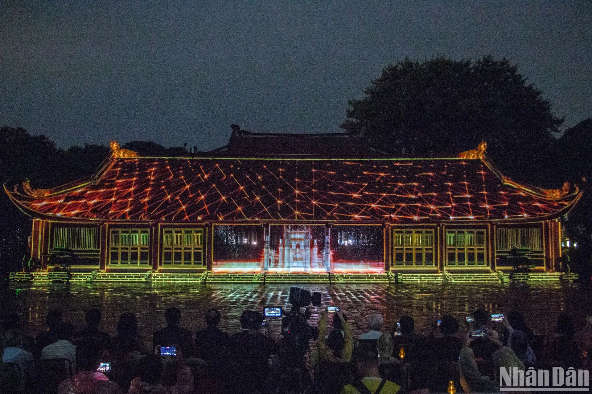 [Ảnh] Trải nghiệm tour du lịch đêm ở Văn Miếu-Quốc Tử Giám ảnh 13