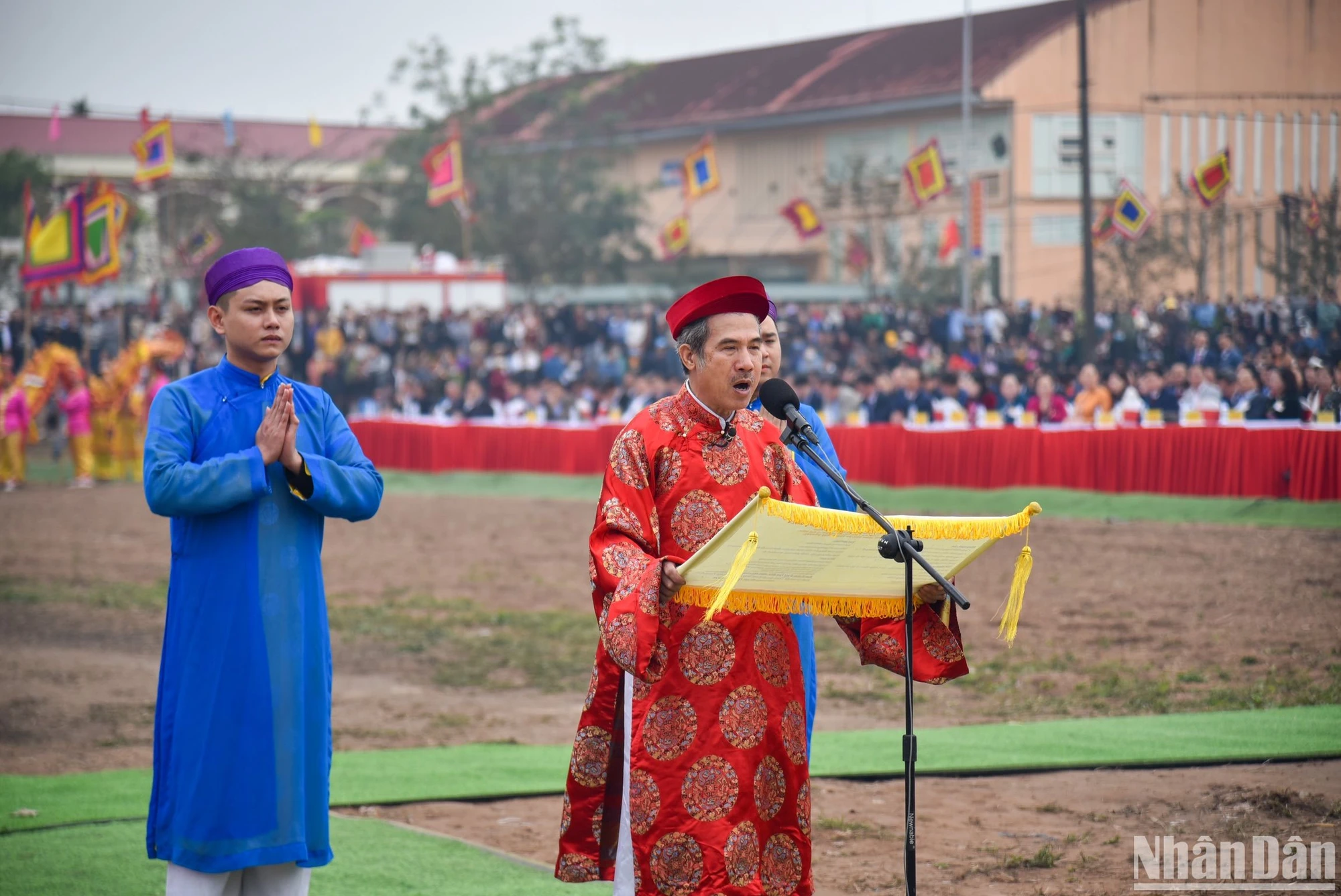 [Ảnh] Tái hiện hình ảnh Nhà Vua xuống ruộng đi cày trong Lễ hội Tịnh điền Đọi Sơn 2024 ảnh 6