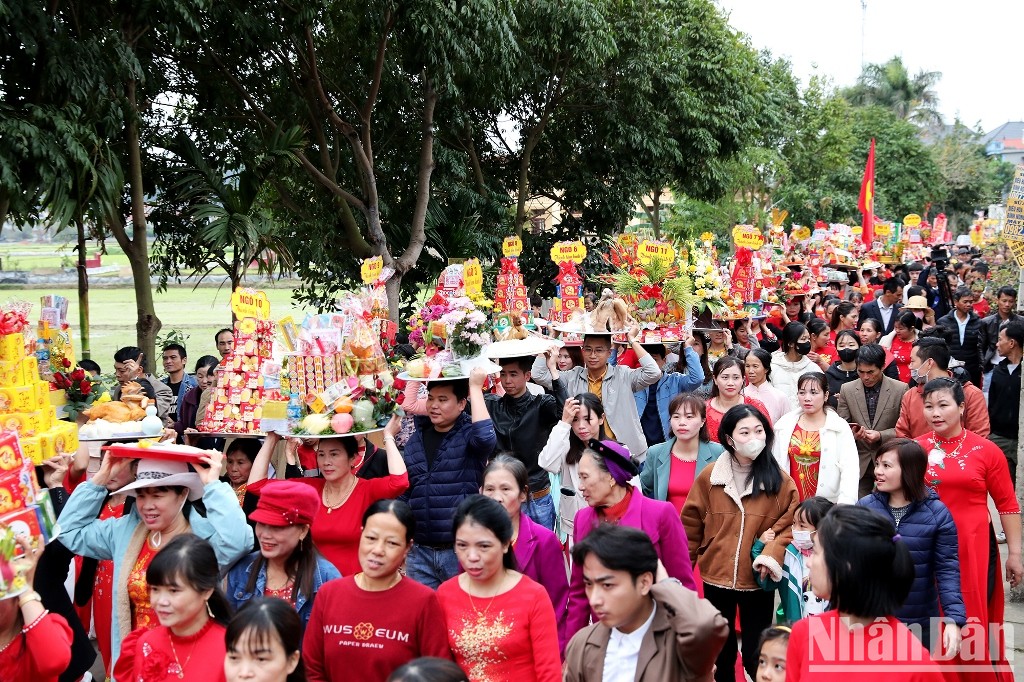 [Ảnh] Đặc sắc nghi lễ rước nước trong Lễ hội đền thờ Đức Vua Trần Minh Tông ảnh 8