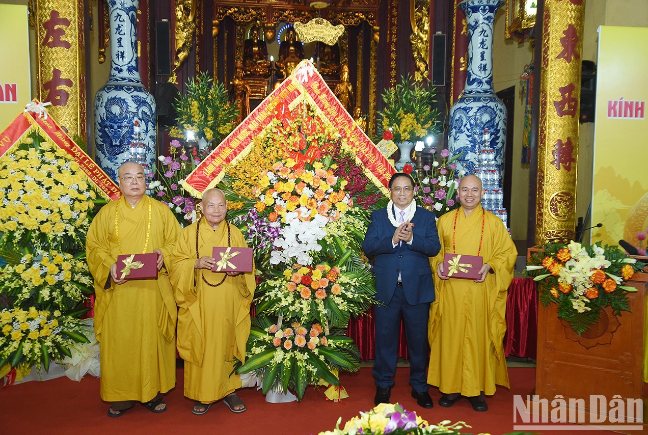 [Ảnh] Thủ tướng chúc mừng đồng bào Phật giáo nhân dịp Đại lễ Phật đản 2024 ảnh 8