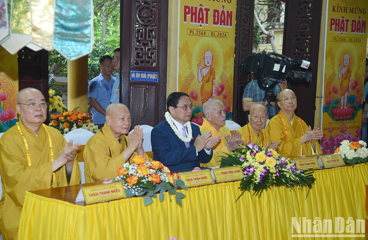 [Ảnh] Thủ tướng chúc mừng đồng bào Phật giáo nhân dịp Đại lễ Phật đản 2024 ảnh 2