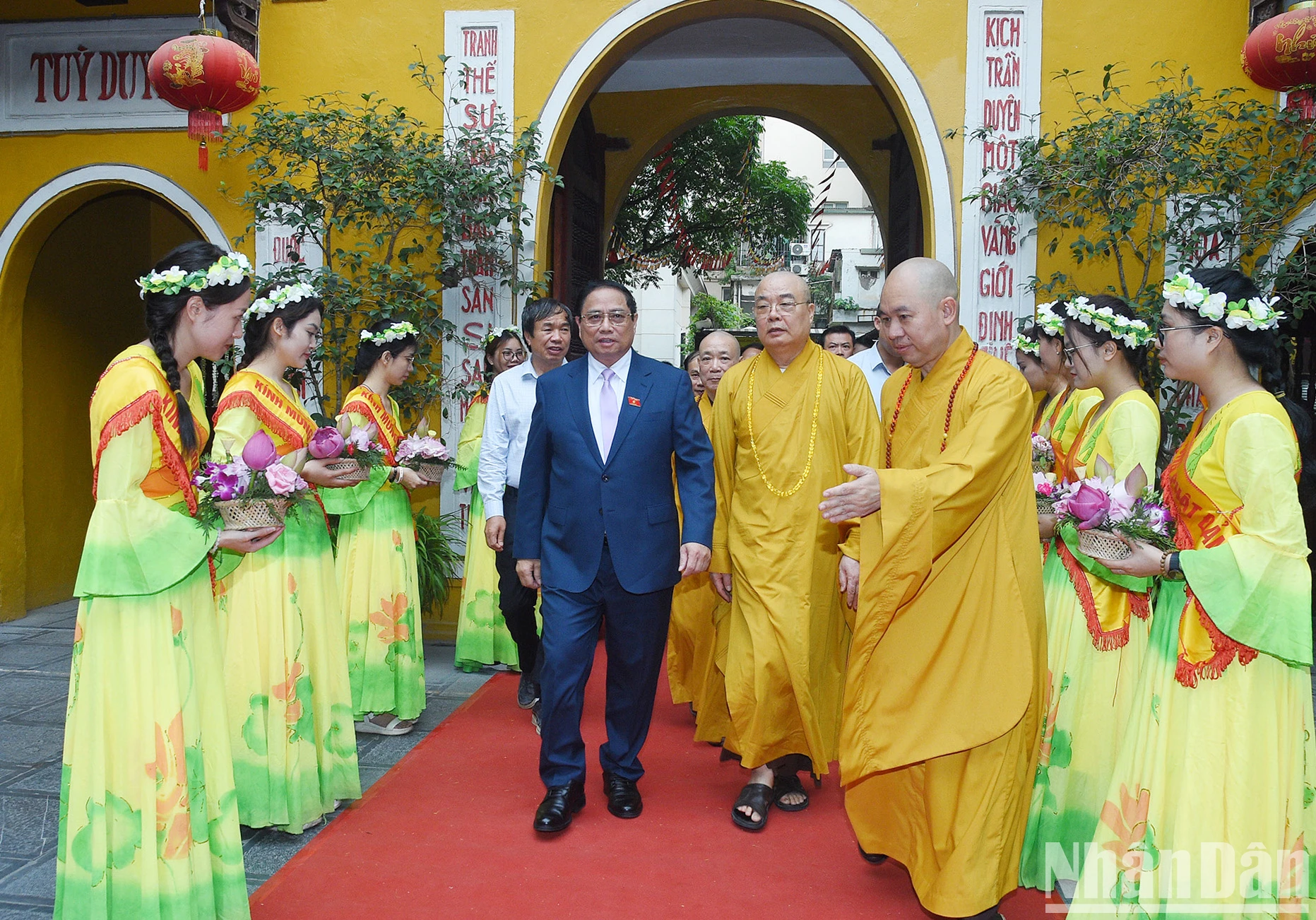 [Ảnh] Thủ tướng chúc mừng đồng bào Phật giáo nhân dịp Đại lễ Phật đản 2024 ảnh 1