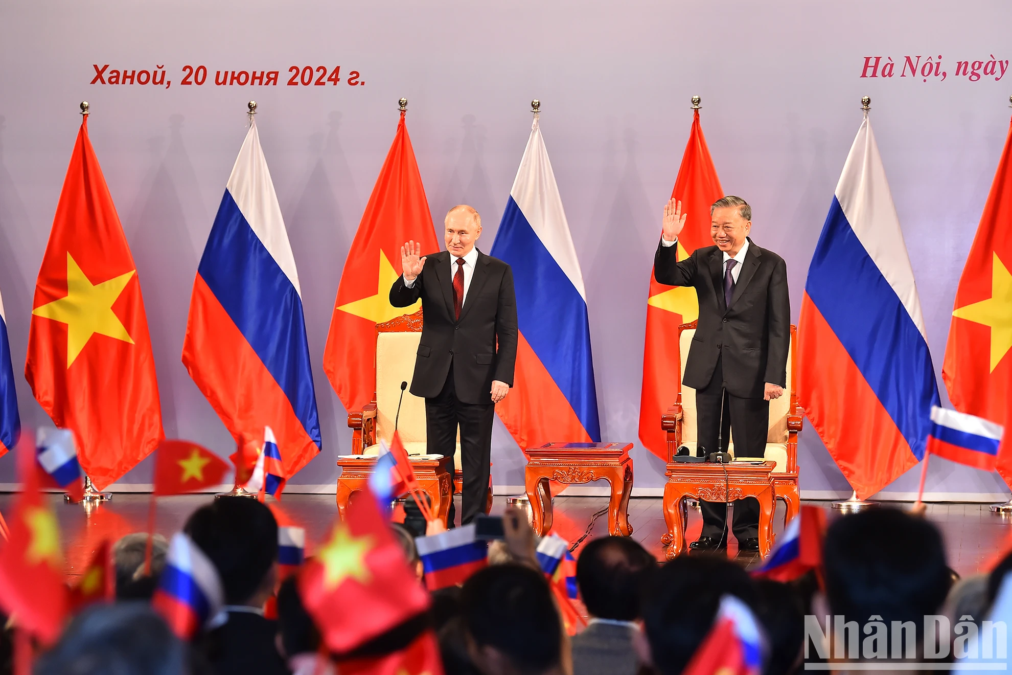 [Ảnh] Chủ tịch nước Tô Lâm và Tổng thống Vladimir Putin gặp lãnh đạo Hội hữu nghị Việt-Nga và các thế hệ cựu sinh viên Việt Nam học tại Nga ảnh 1