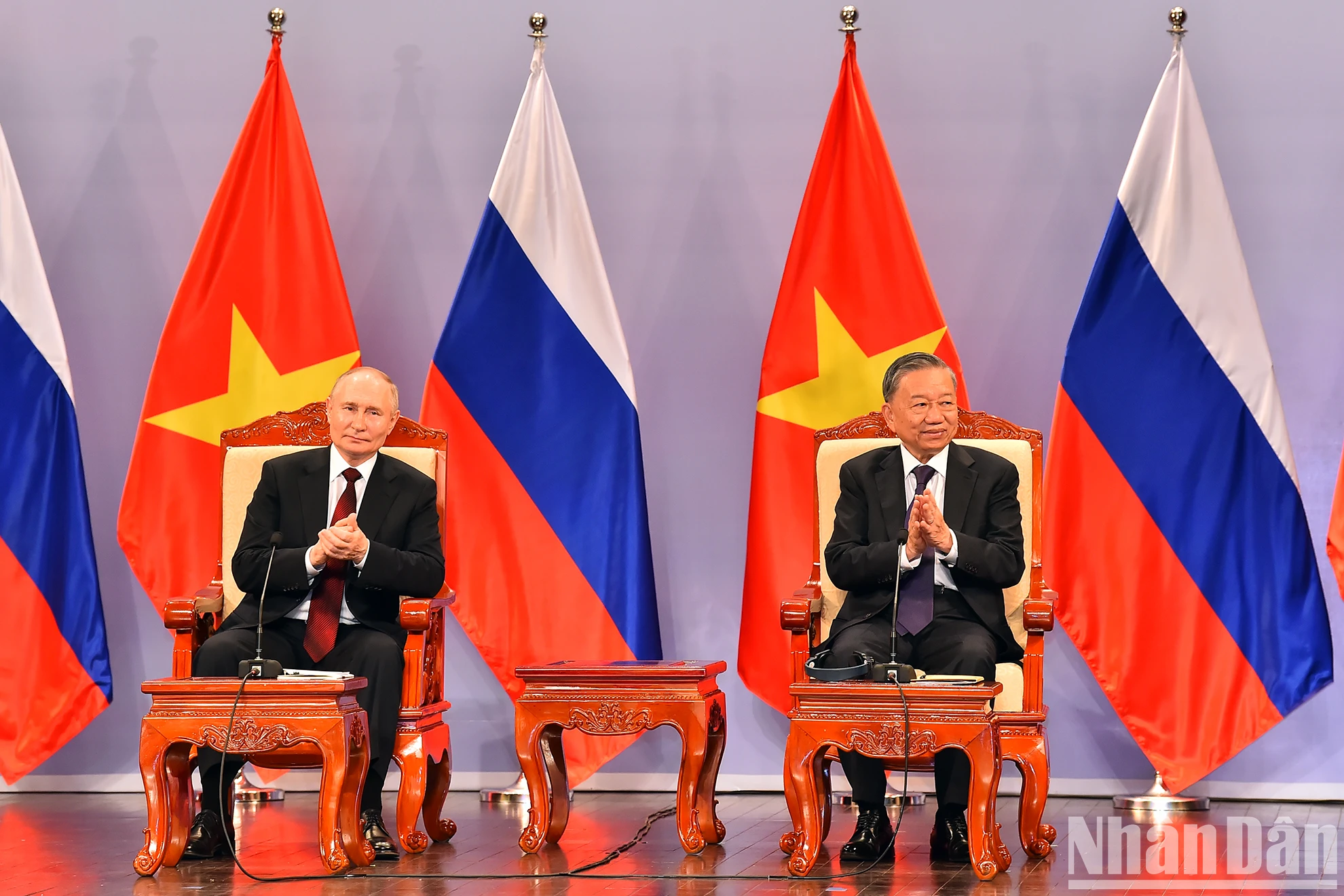 [Ảnh] Chủ tịch nước Tô Lâm và Tổng thống Vladimir Putin gặp lãnh đạo Hội hữu nghị Việt-Nga và các thế hệ cựu sinh viên Việt Nam học tại Nga ảnh 5