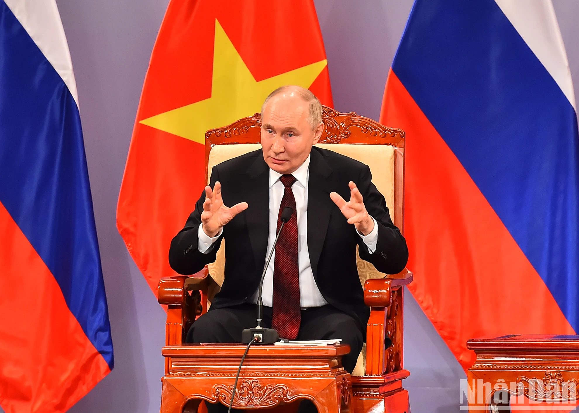 [Ảnh] Chủ tịch nước Tô Lâm và Tổng thống Vladimir Putin gặp lãnh đạo Hội hữu nghị Việt-Nga và các thế hệ cựu sinh viên Việt Nam học tại Nga ảnh 7