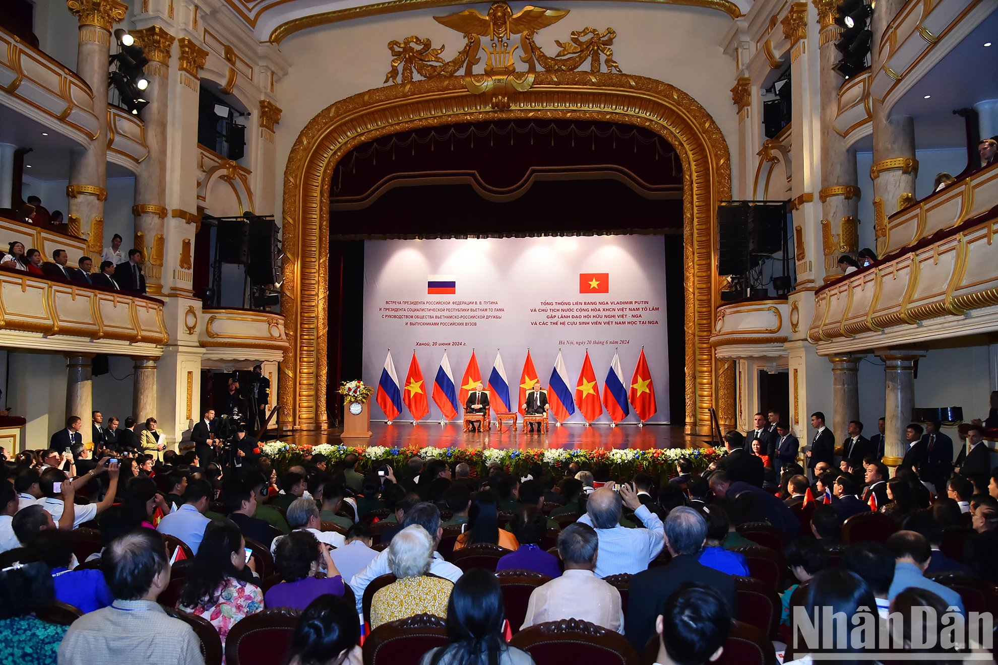 [Ảnh] Chủ tịch nước Tô Lâm và Tổng thống Vladimir Putin gặp lãnh đạo Hội hữu nghị Việt-Nga và các thế hệ cựu sinh viên Việt Nam học tại Nga ảnh 9